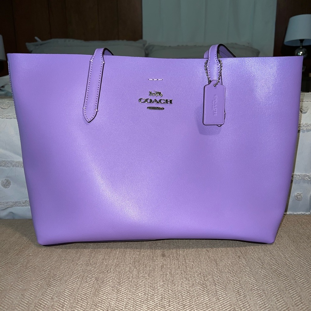 Coach “Avenue Tote” in Double Faced Leather